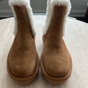 Women's Tan Suede Boots with White Fur Lining
